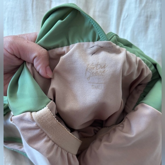 Kortni Jeane One Piece - Picture 5 of 5